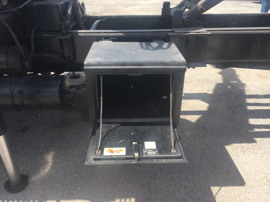 2001 INTERNATIONAL 466DT - view 2 of 17