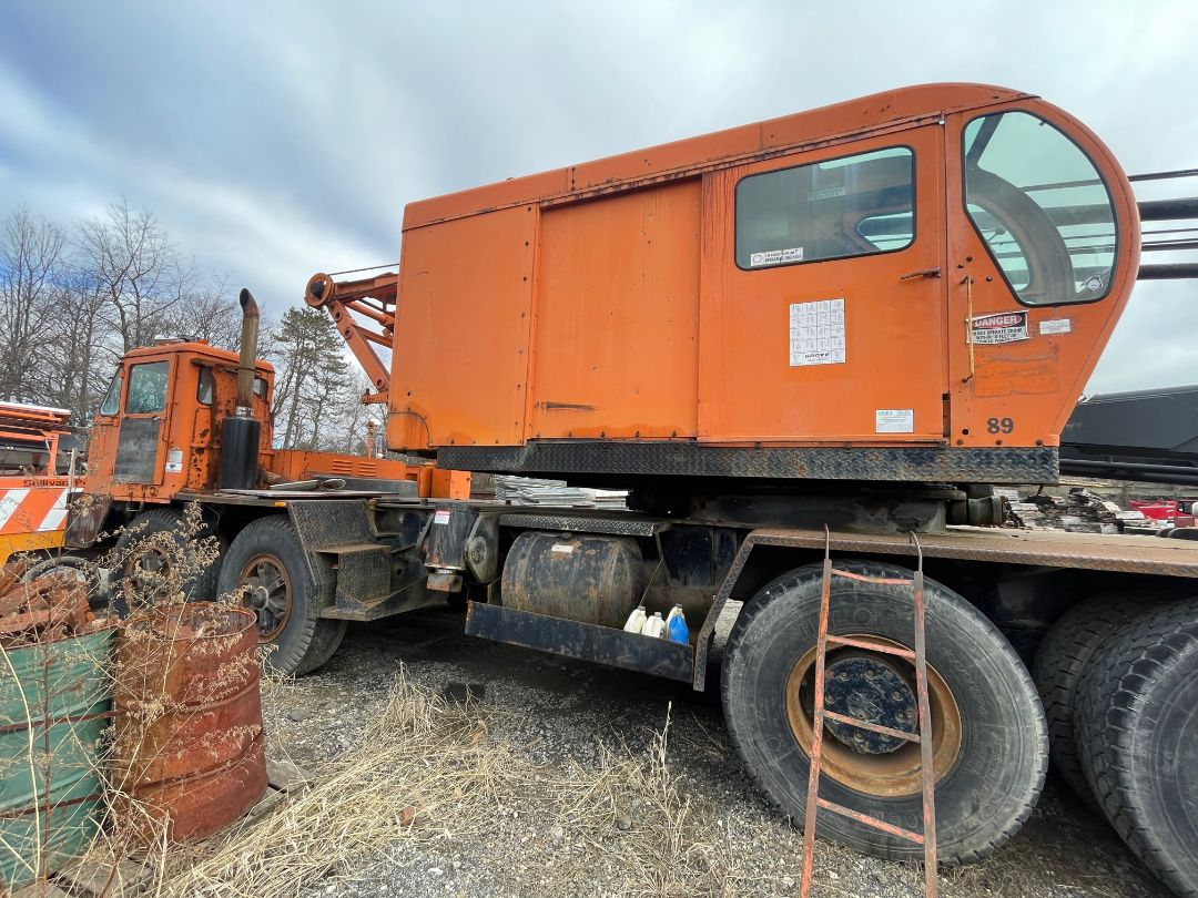 1977 P & H 790TC 90-Ton Crane - view 8 of 30