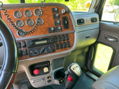 2009 PETERBILT 386 - Image 11