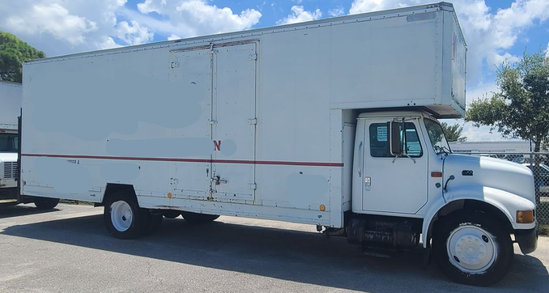 2000 INTERNATIONAL Navistar 4700