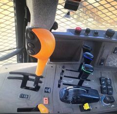 2015 DEERE 6115M - Image 15