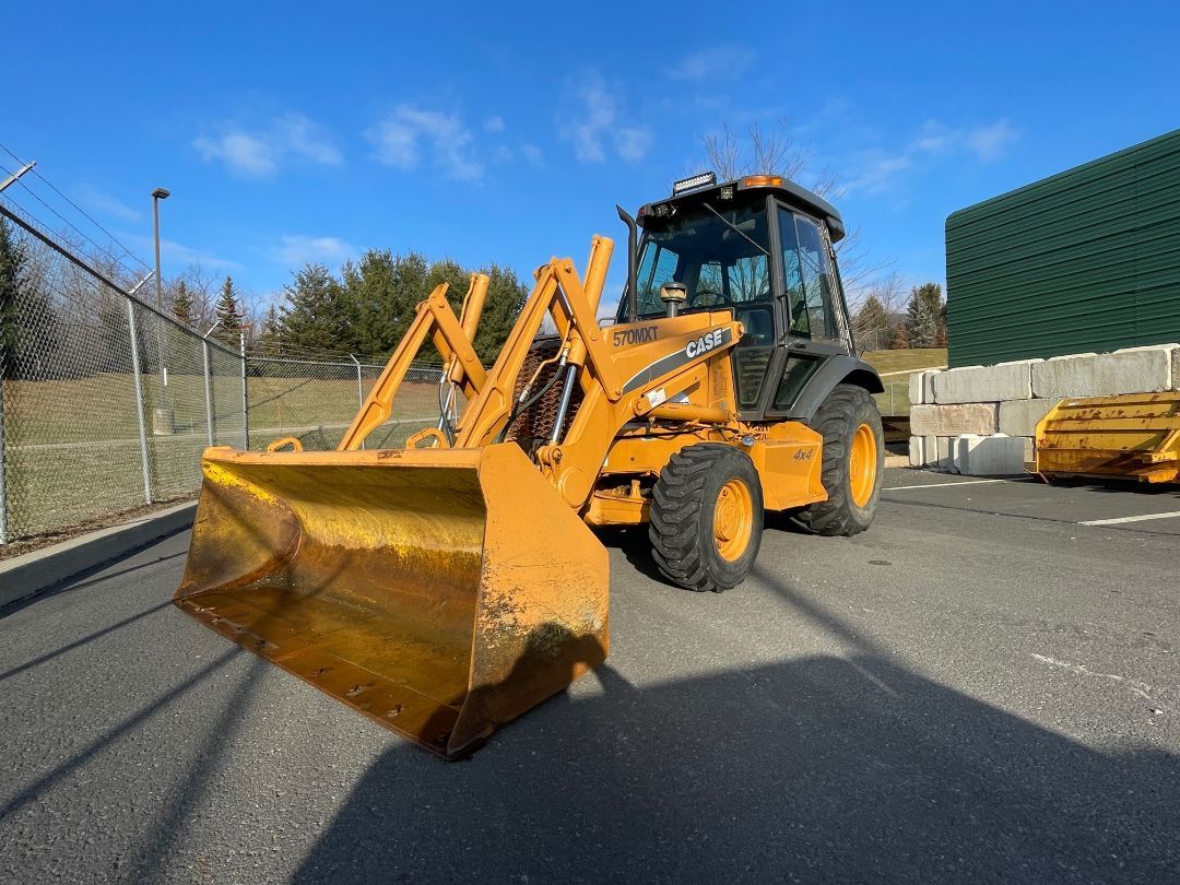 2003 CASE 570M XT - view 1 of 30