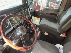 2009 KENWORTH W900L Heavy Hauler - Image 24