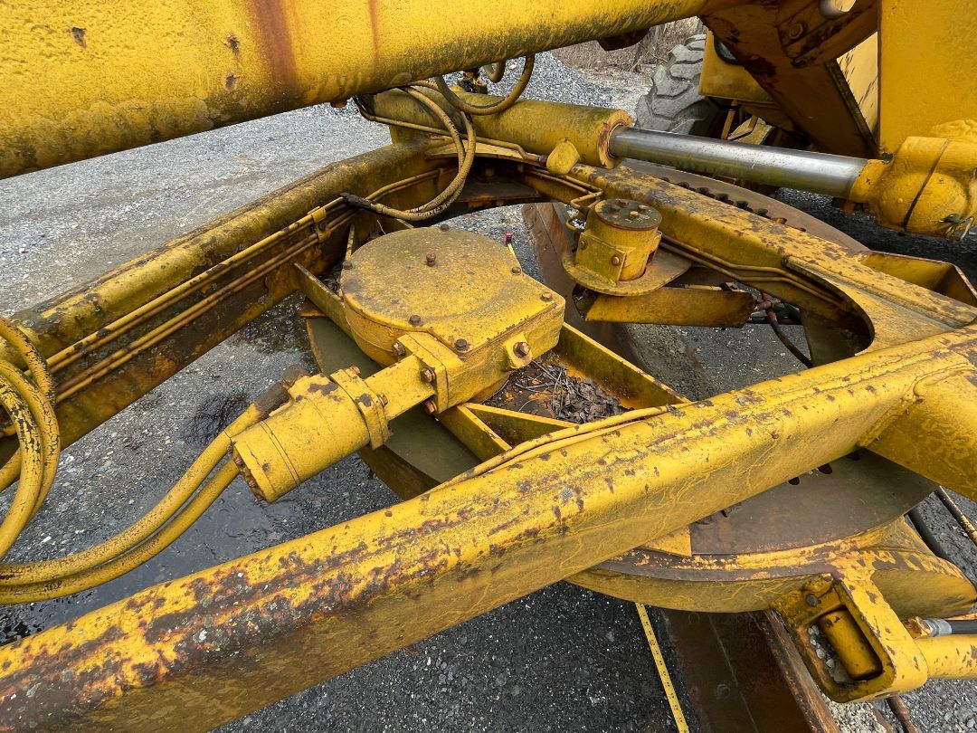 1979 DEERE 570A - view 13 of 30