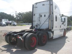 2013 FREIGHTLINER Cascadia - Image 3