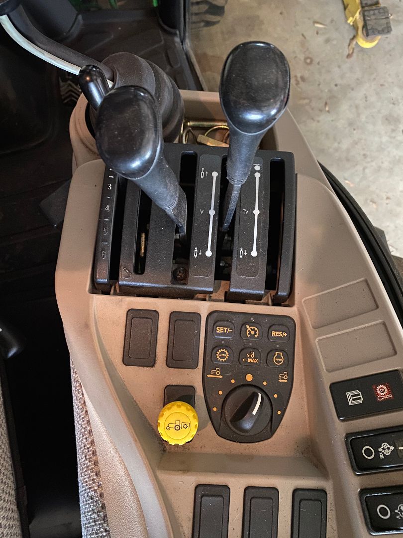 2017 John Deere 4052R - view 16 of 40