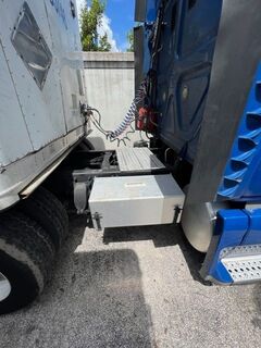 2012 FREIGHTLINER Cascadia - Image 14