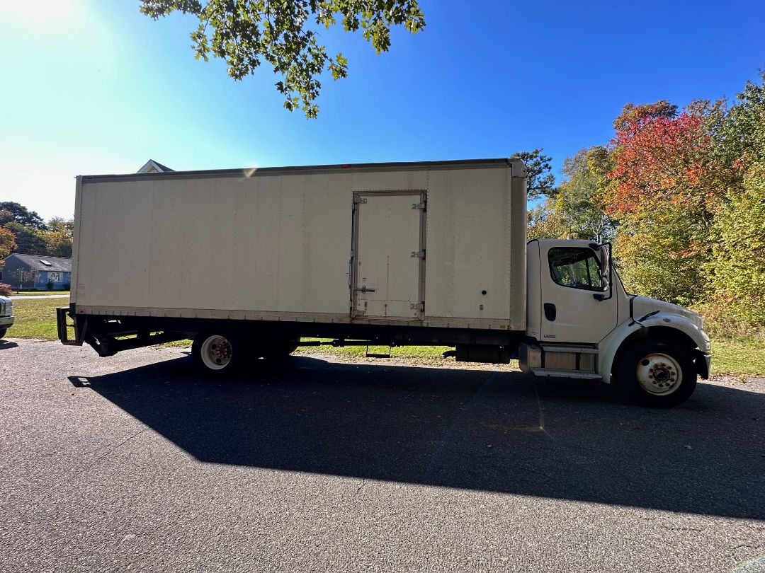 2006 FREIGHTLINER M2 Business Class Box Truck - view 3 of 35