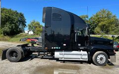 2001 FREIGHTLINER FLD 120 - Image 6