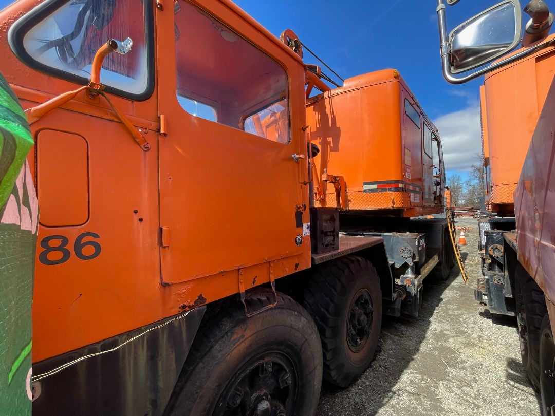 1966 P & H 650A-TC 50-Ton Crane - view 2 of 25