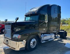 2001 FREIGHTLINER FLD 120 - Image 1