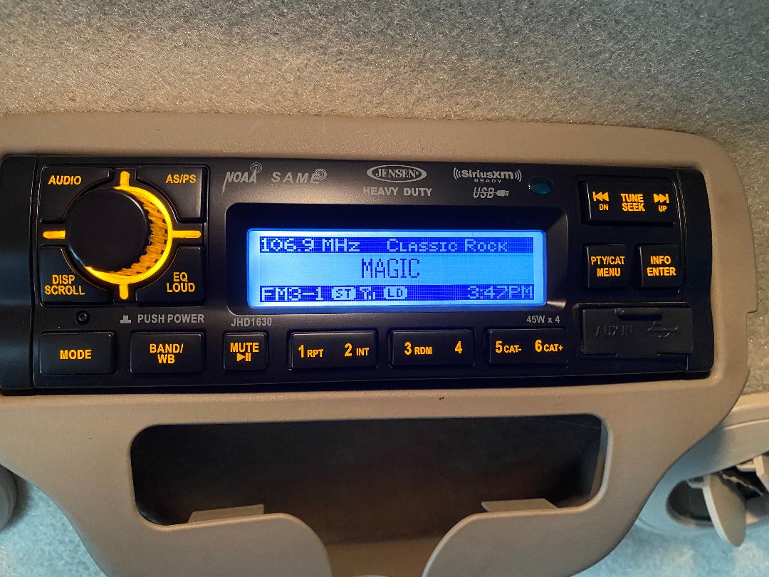 2017 John Deere 4052R - view 11 of 40