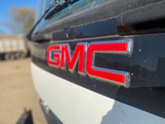 2004 GMC T7500 - Image 14