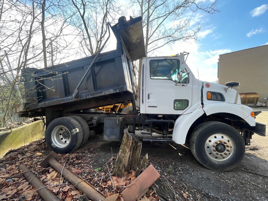 2000 STERLING L-Series Dump Truck - view 2 of 24