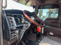 2009 KENWORTH W900L Heavy Hauler - Image 23