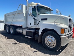 2015 MACK PINNACLE CHU613 - Image 1