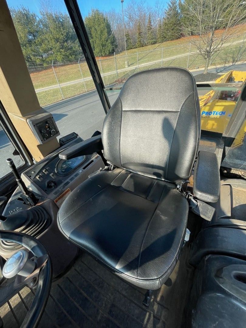 2003 CASE 570M XT - view 10 of 30