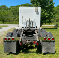 2009 PETERBILT 386 - Image 4