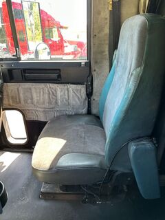 2001 FREIGHTLINER FLD 120 - Image 11