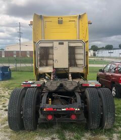 1999 VOLVO VNL64T770 - Image 4
