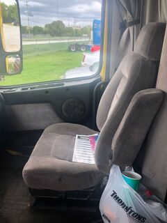 1999 VOLVO VNL64T770 - Image 12