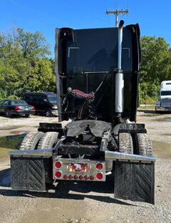 2001 FREIGHTLINER FLD 120 - Image 4