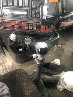 1999 VOLVO VNL64T770 - Image 11