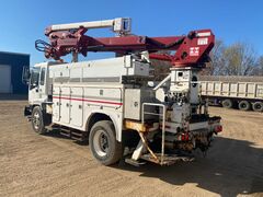 2004 GMC T7500 - Image 2