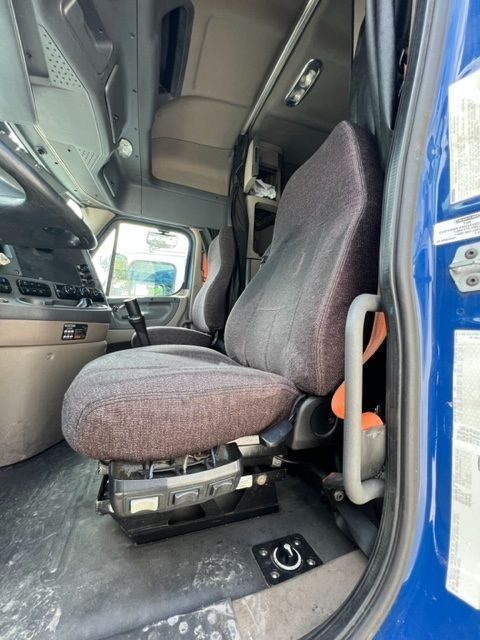 2012 FREIGHTLINER Cascadia - view 20 of 25