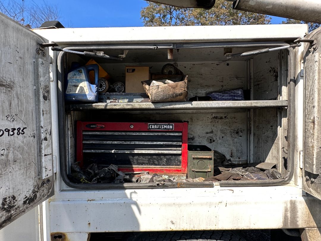 2003 FORD F650 Service Truck - view 14 of 38