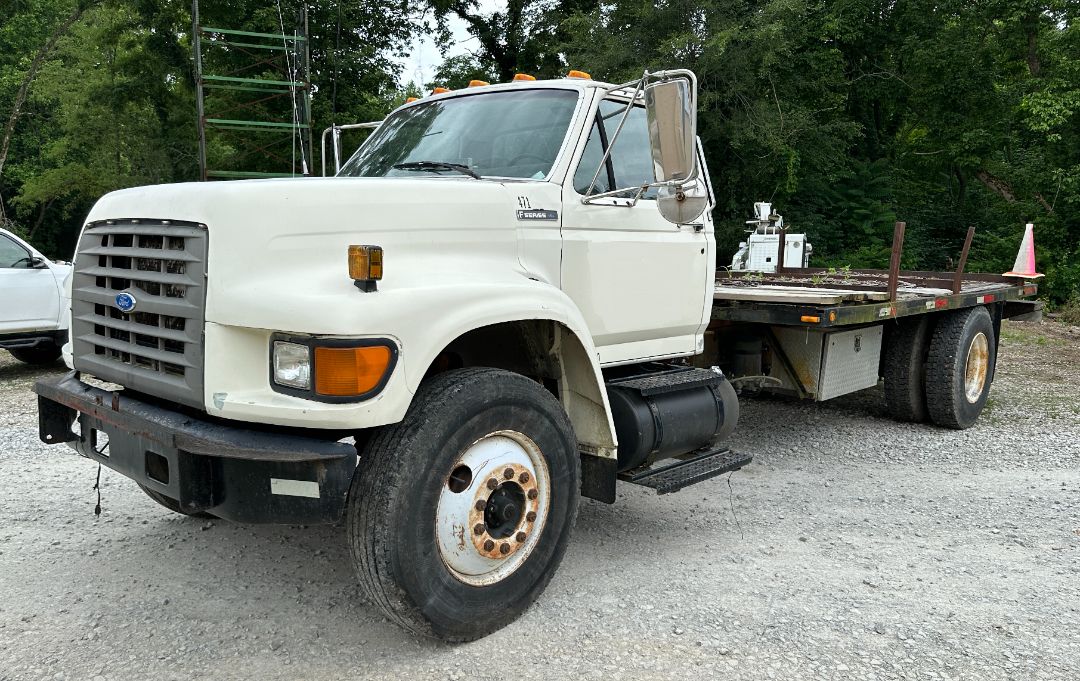 1995 FORD F800