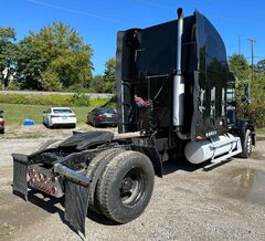2001 FREIGHTLINER FLD 120 - Image 5