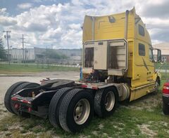 1999 VOLVO VNL64T770 - Image 5