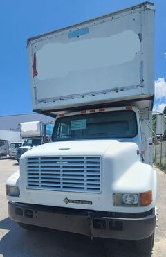 2000 INTERNATIONAL Navistar 4700 - Image 2