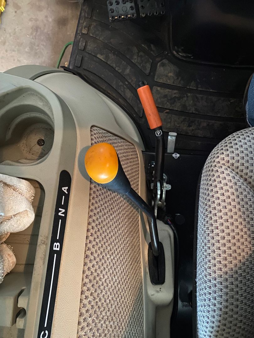 2017 John Deere 4052R - view 15 of 40