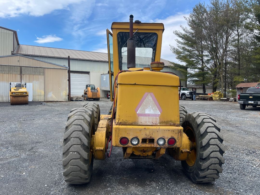 1979 DEERE 570A - view 6 of 30