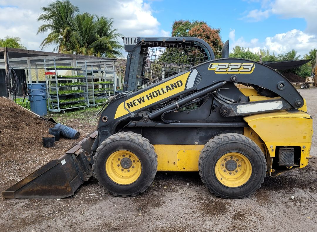 2012 NEW HOLLAND L223