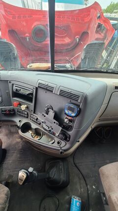 2012 FREIGHTLINER Cascadia - Image 22