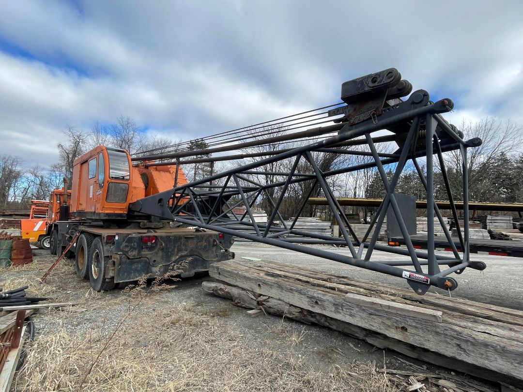 1977 P & H 790TC 90-Ton Crane - view 3 of 30