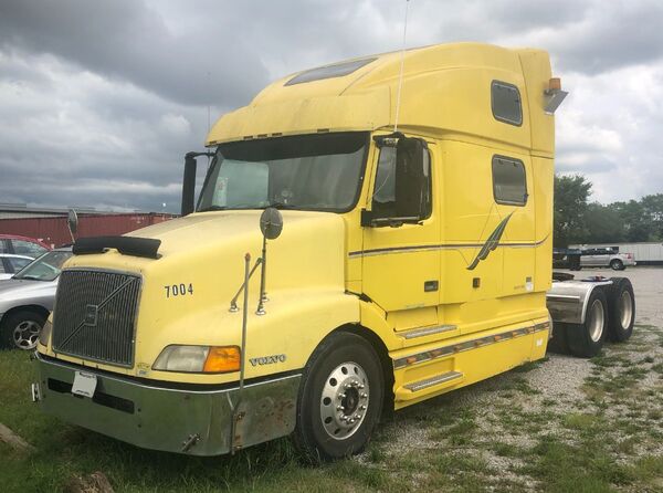 1999 VOLVO VNL64T770