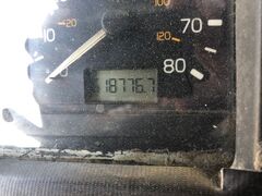 1999 VOLVO VNL64T770 - Image 8