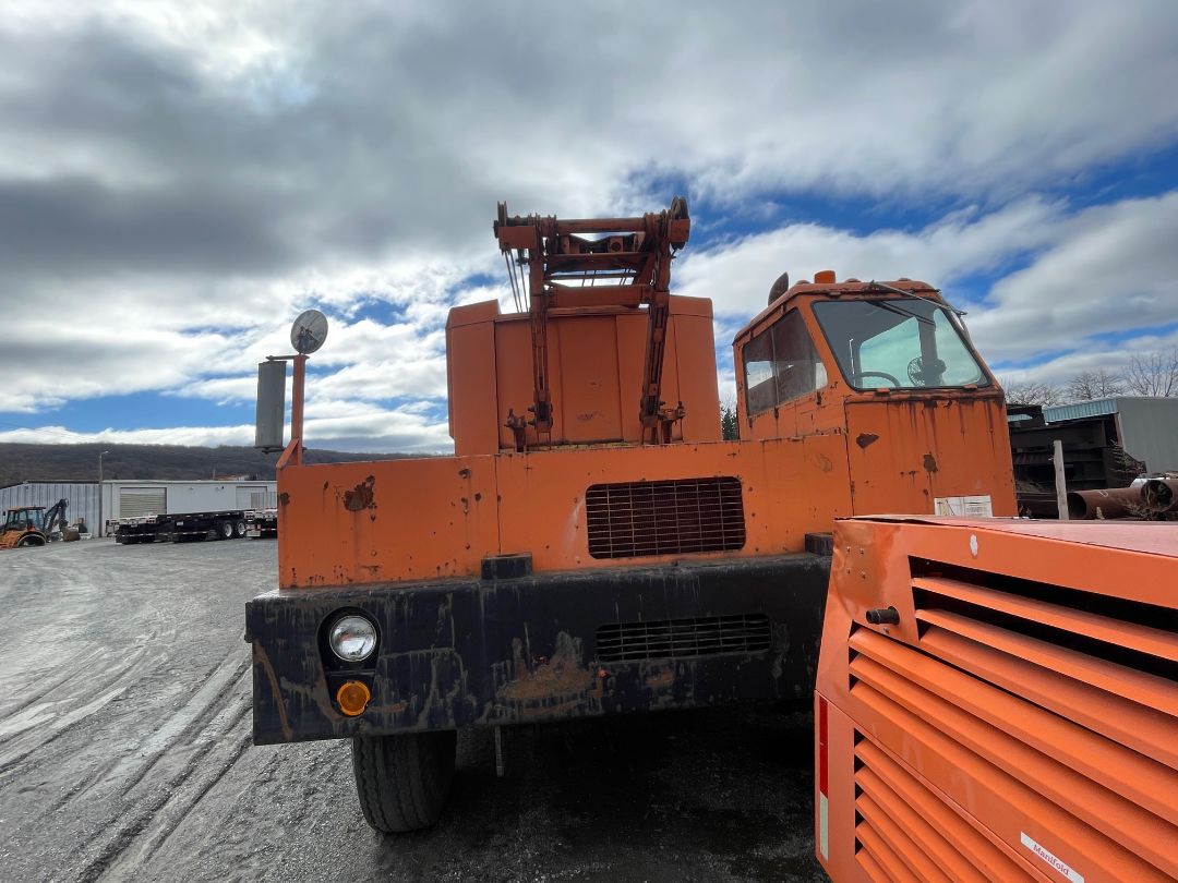 1977 P & H 790TC 90-Ton Crane - view 5 of 30