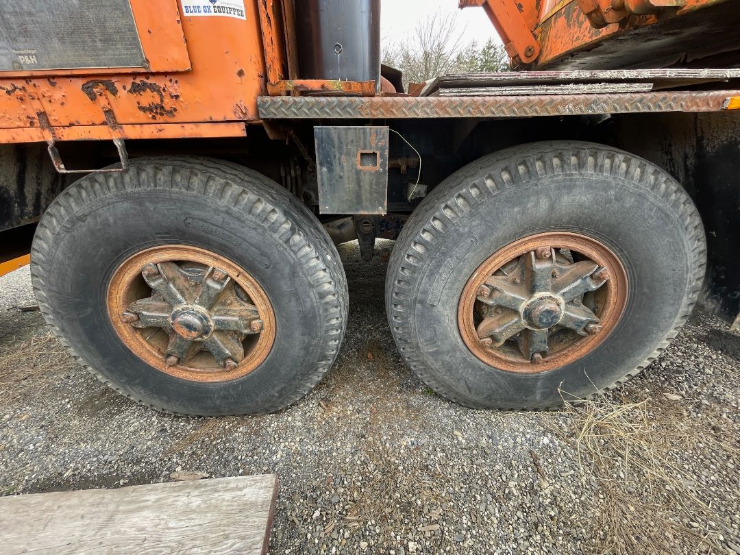 1977 P & H 790TC 90-Ton Crane - view 7 of 30