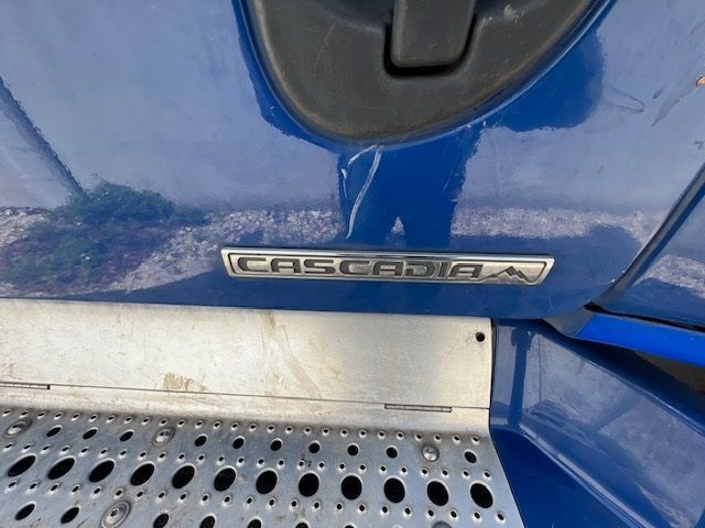 2012 FREIGHTLINER Cascadia - view 13 of 25