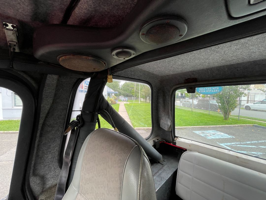 1989 JEEP Wrangler - view 14 of 32