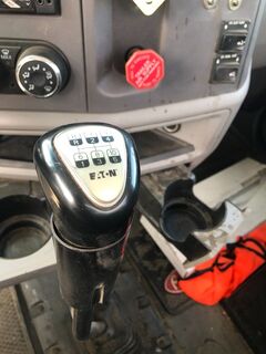 2014 PETERBILT 579 - Image 13