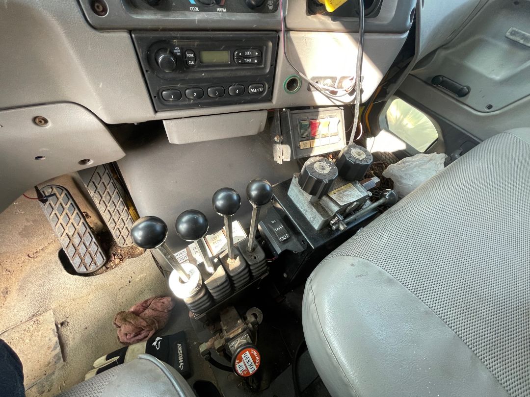 2000 STERLING L-Series Dump Truck - view 16 of 24