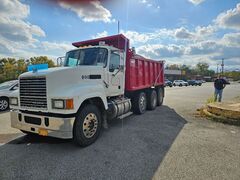 2010 MACK CHU613 Pinnacle - Image 1