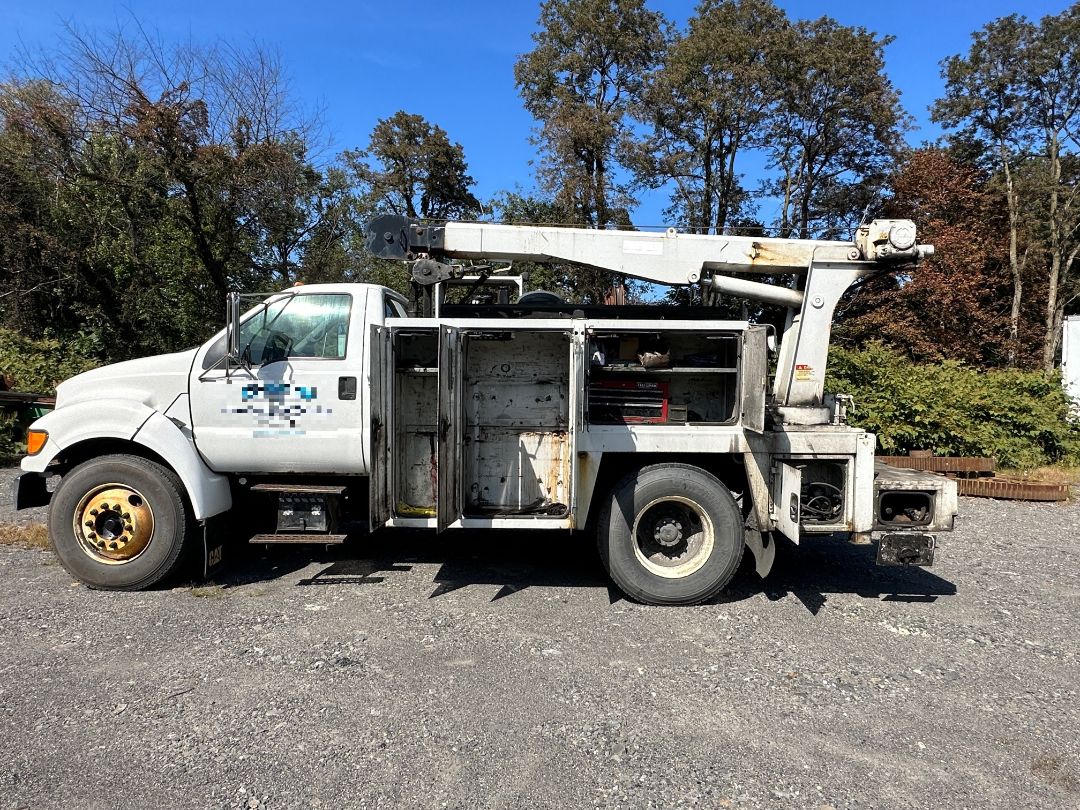 2003 FORD F650 Service Truck - view 3 of 38