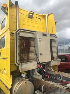 1999 VOLVO VNL64T770 - Image 28